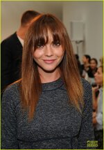 rashida-jones-christina-ricci-thakoon-fashion-show-04.jpg