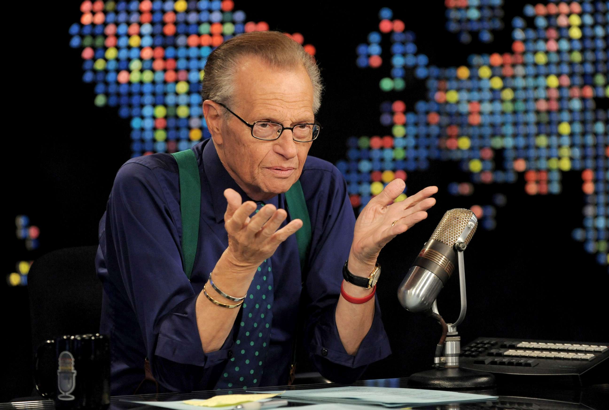 larry-king-01-gty-llr-210102_1609623448458_hpMain.jpg